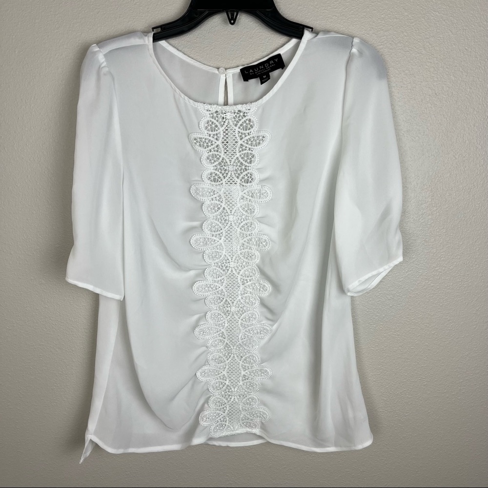 Laundry by Shelly Segal | White Lace Front Short Sleeve Blouse